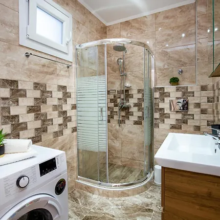 Ella Deluxe Apartman *