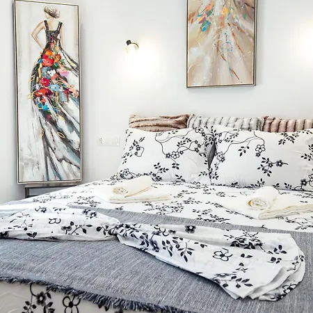 Ella Deluxe Apartman *