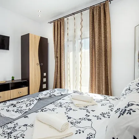 Apartman Ella Deluxe Limenária